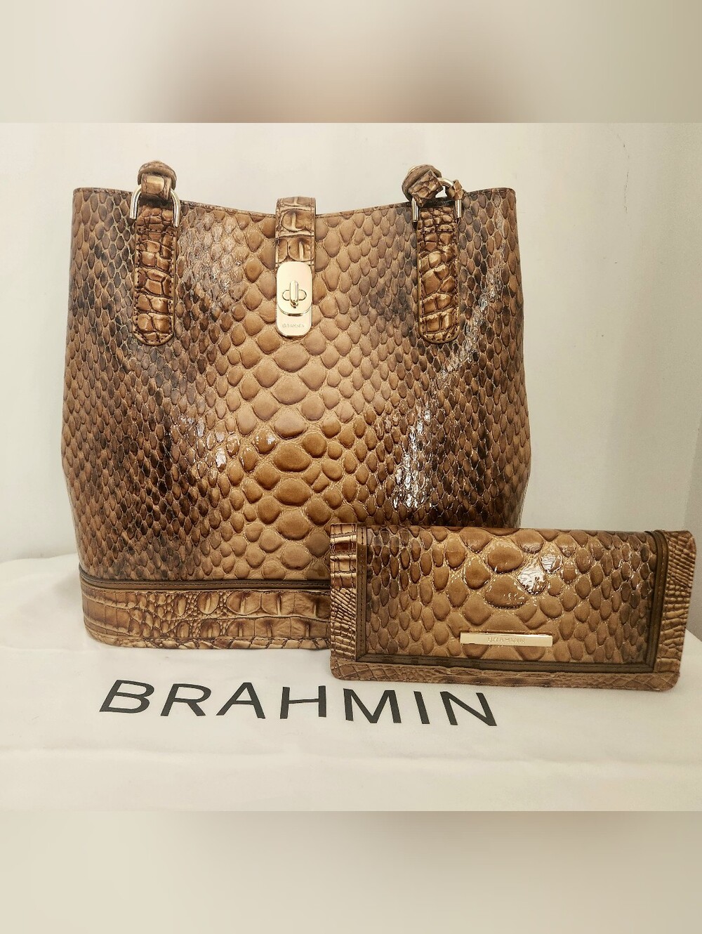 NWT Brahmin Macchioto Mansori Fiora Embossed Leather Bucket Shoulder Bag Wallet